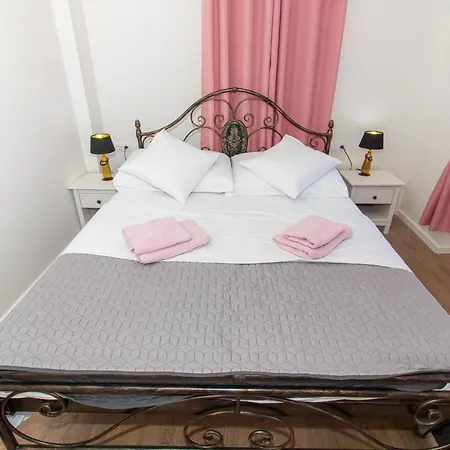 Luxury Iris Πανσιόν Μόσταρ