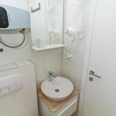 Luxury Iris Πανσιόν