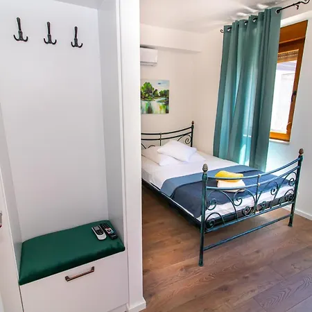 Luxury Iris * Μόσταρ