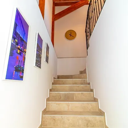 Luxury Iris Πανσιόν Μόσταρ