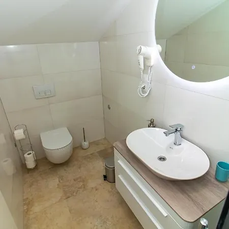 Luxury Iris Πανσιόν